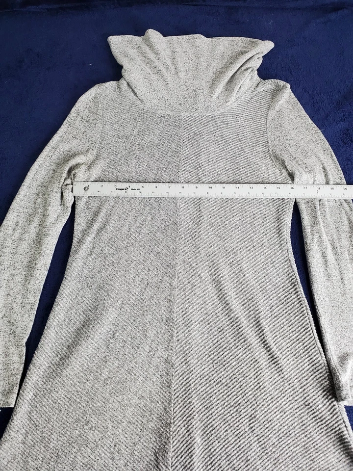 Suéter para mujer IZ Byer gris medio cuello capucha mangas largas dobladillo en V pulóver Foto 4 de 4