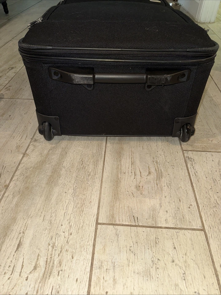 Samsonite Silhouette 17 25" Check-in Expandable Softside 2 Wheel Luggage - Image 3 of 4