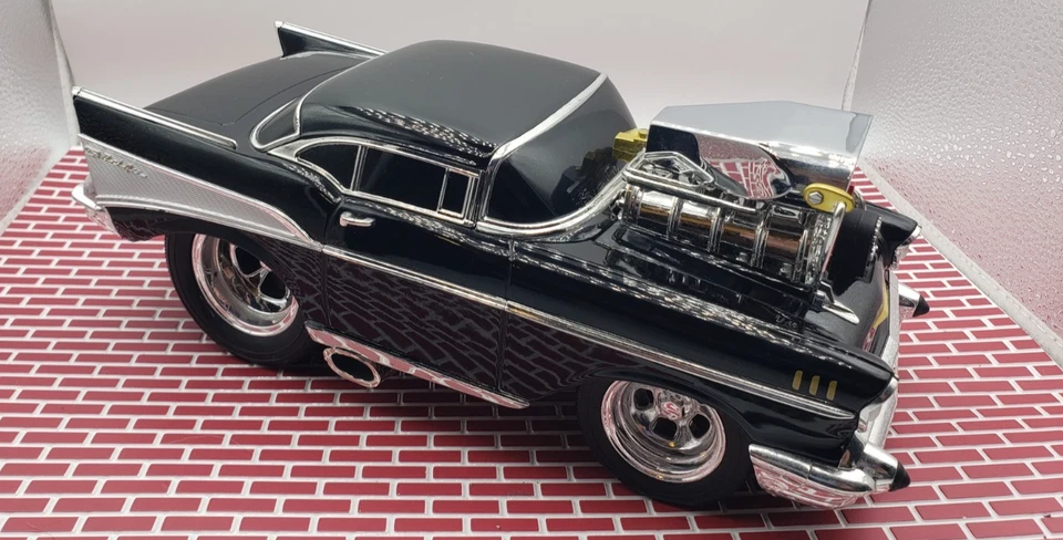 Muscle Machines 1/18 Scale 57 Chevy Black - Image 2 of 4