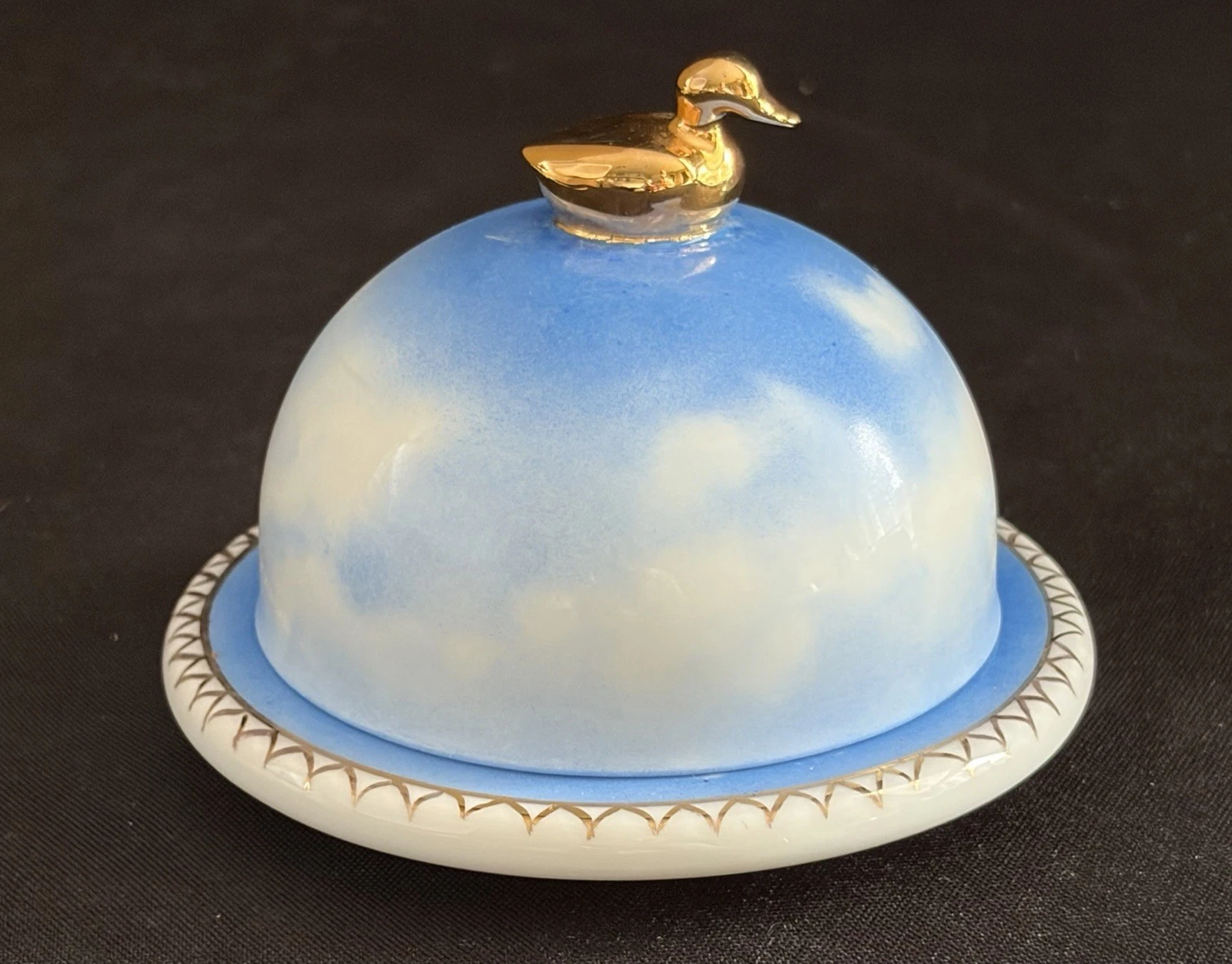 LIMOGES PEINT MAIN TOUR D'ARGENT COVERED BUTTER PAT FOIE GRAS DISH DUCK FINIAL
Opens in a new window
