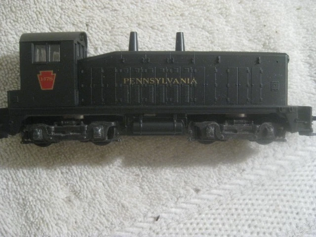 HO Scale Athearn 4058 Pennsylvania RR SW7 Diesel Switcher PRR DUMMY With box - Image 3 of 4