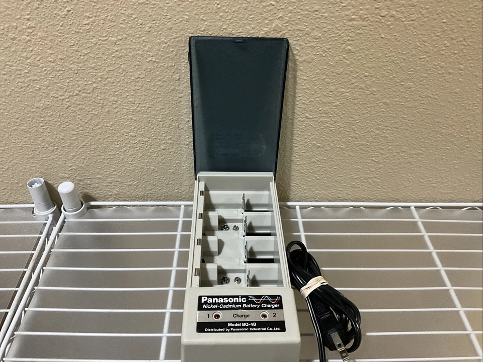 Vintage Panasonic BQ-4B AAA AA C D Nickel-Cadmium Rechargeable Battery Charger - Image 3 of 4