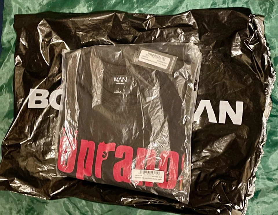 Boohoo 超大黑道家族许可证 T 恤黑色(全新带标签密封袋)  — 第 2/4 张图片