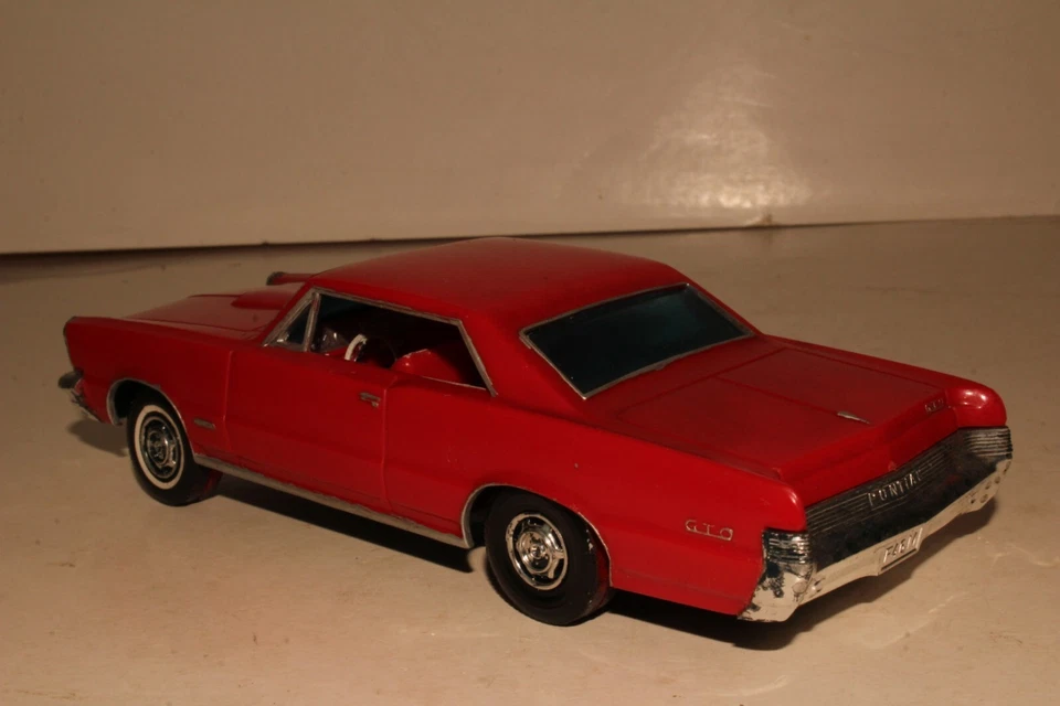 Aurora? 1964-66 Pontiac GTO 1/32 Scale Model Kit, Original Issue, Red - Image 3 of 4