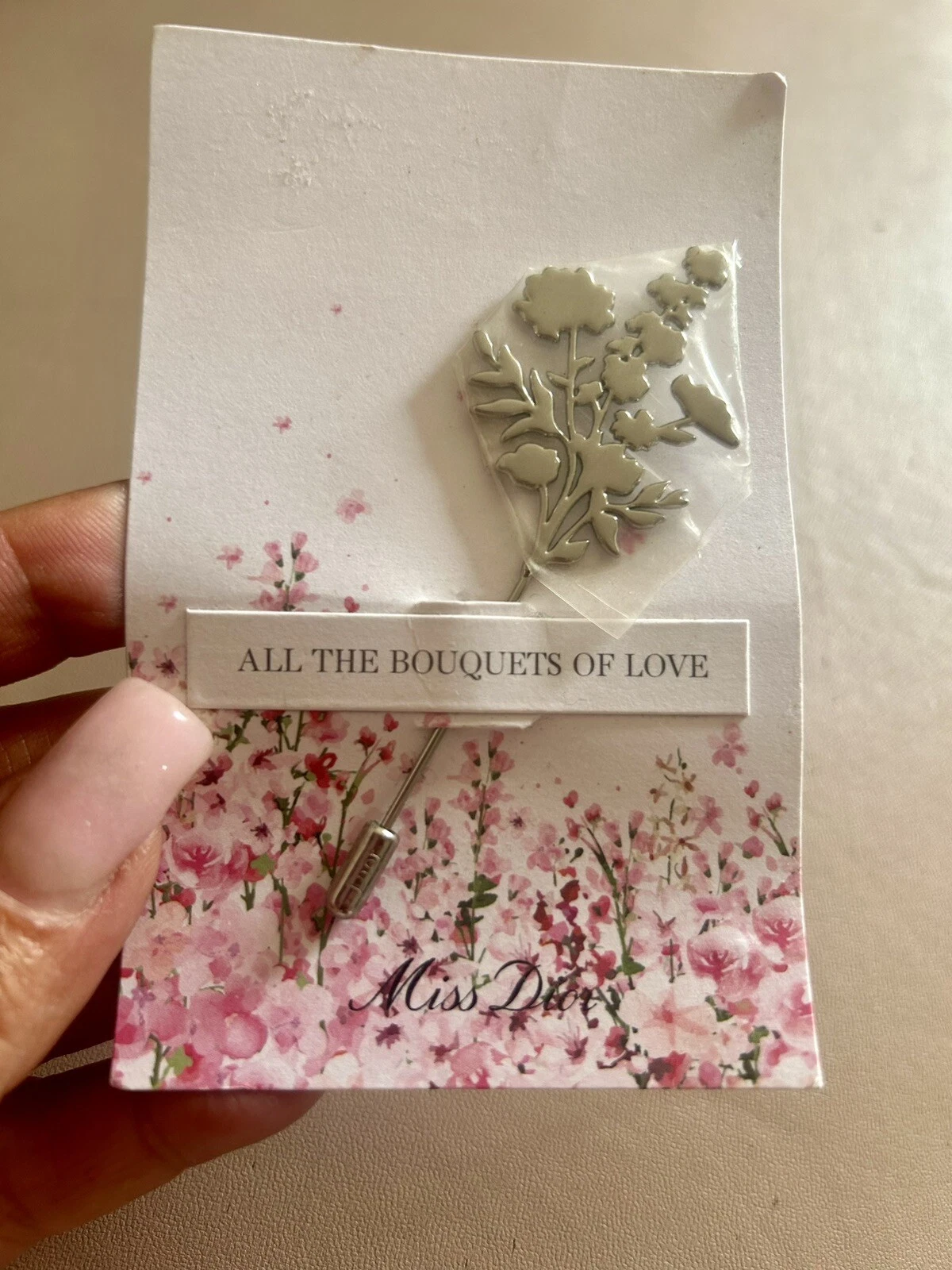 RARE broche chapeau Christian Dior Miss Dior tous les bouquets d'amour NEUVE Gwp
