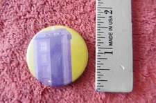 1 Vintage DOCTOR WHO Police Public Call Box Pinback Button Badge Pin yellow