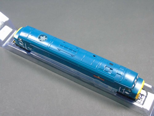 Bachmann OO Gauge Class 45/0 45049 'The Staffordshire Regiment' Br Blue 32-687TL - Picture 8 of 11