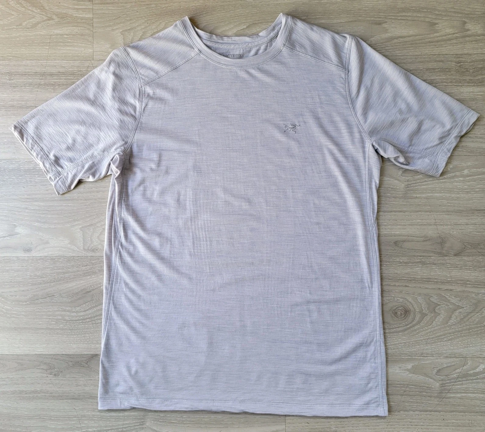 Arc'teryx Shirt Men's M Gray Ionia Merino Wool Short Sleeve Baselayer Flaws Read
Opens in a new wind