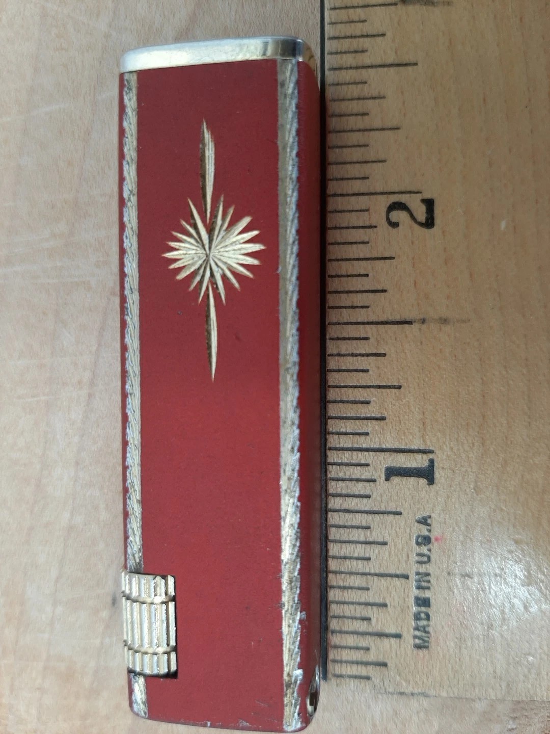 Korea Red Gold Cigarette Lighter Kbl ?