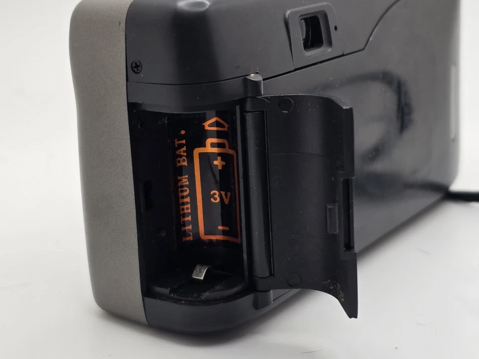 Bell and Howell 35mm Film Camera - Zoom Lens - Image 4 of 4