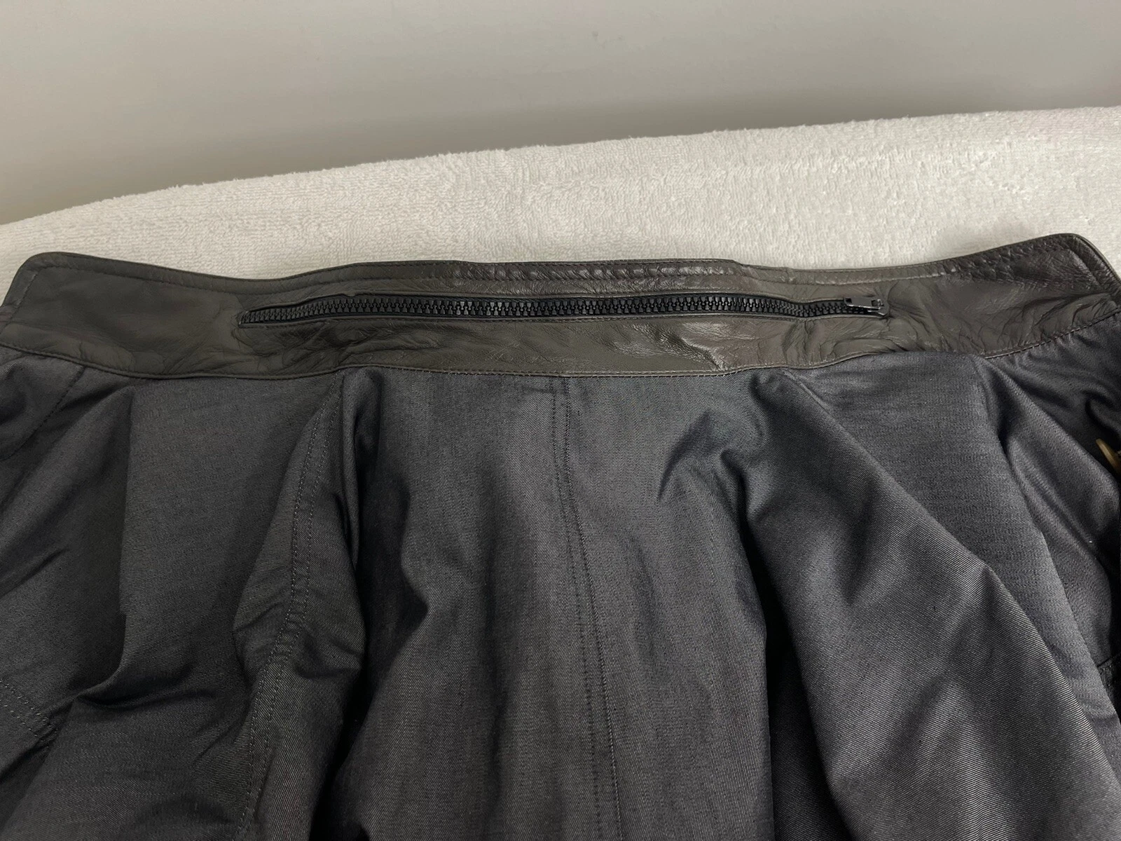 Trench vintage da uomo Gucci finiture in pelle grigio taglia 48