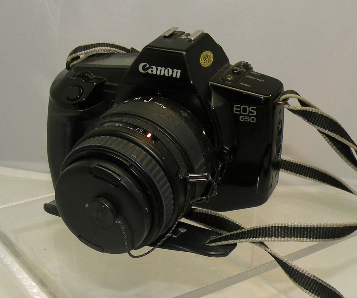 UNTESTED Canon EOS 650 Camera, 28-70mm Sigma Lens 1:3.5-4.5