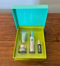 CLINIQUE 4 Pc Gift Set Box of the Turnaround Revitalizing System