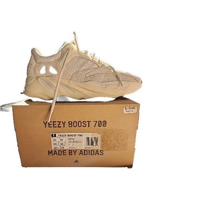 YEEZY MEN SIZE 10.5