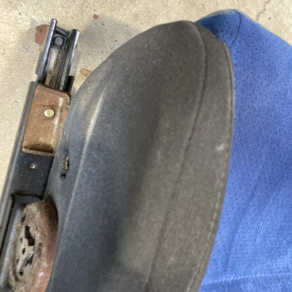 2006 2006 Subaru Impreza Almofada de Assento Inferior Frontal Esquerda Azul Fabricante de Equipamento Original - Imagem 2 de 4