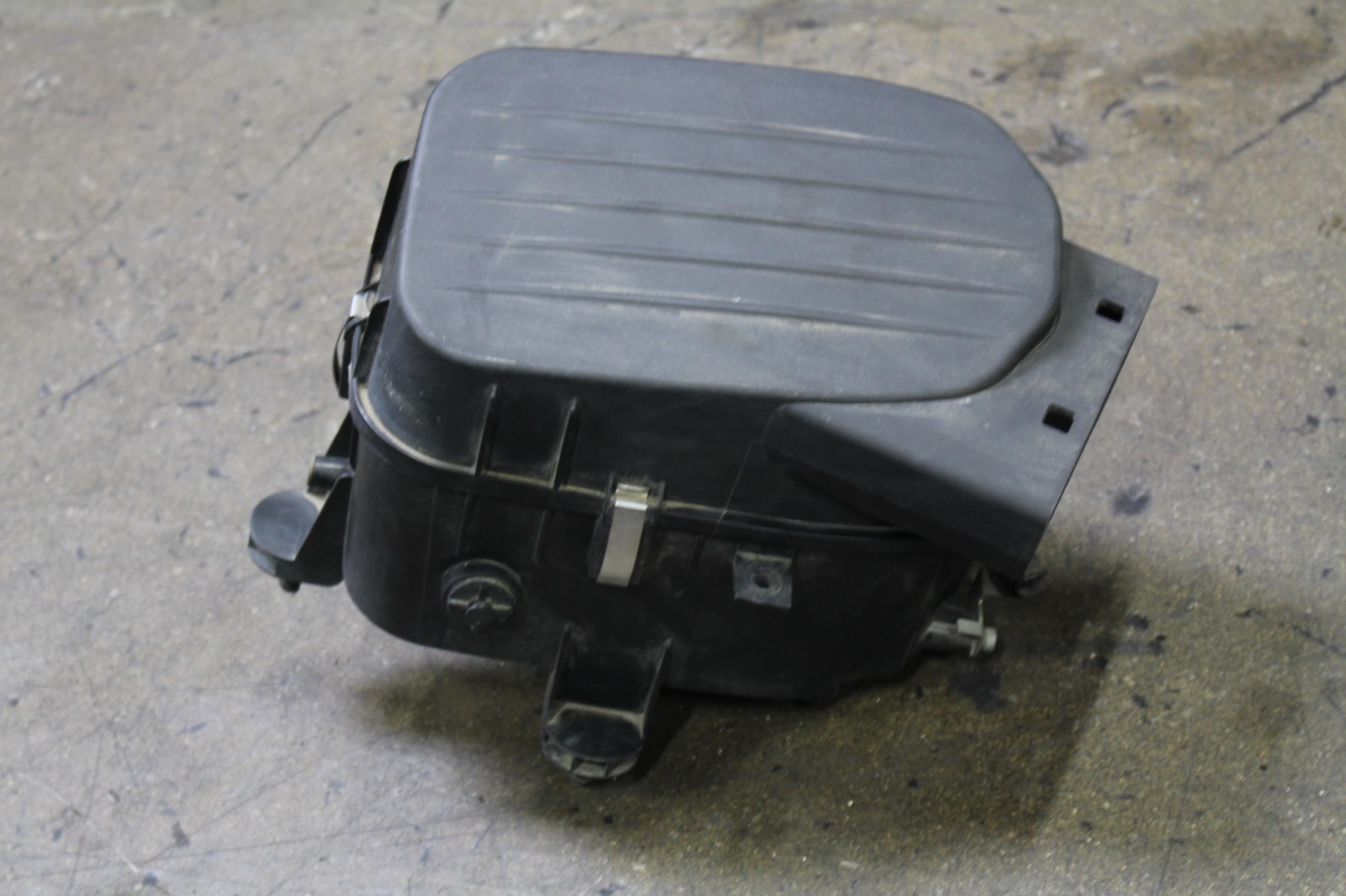 Maserati Ghibli, Quattroporte, RH, Right, Air Cleaner, Used, P/N 673007389