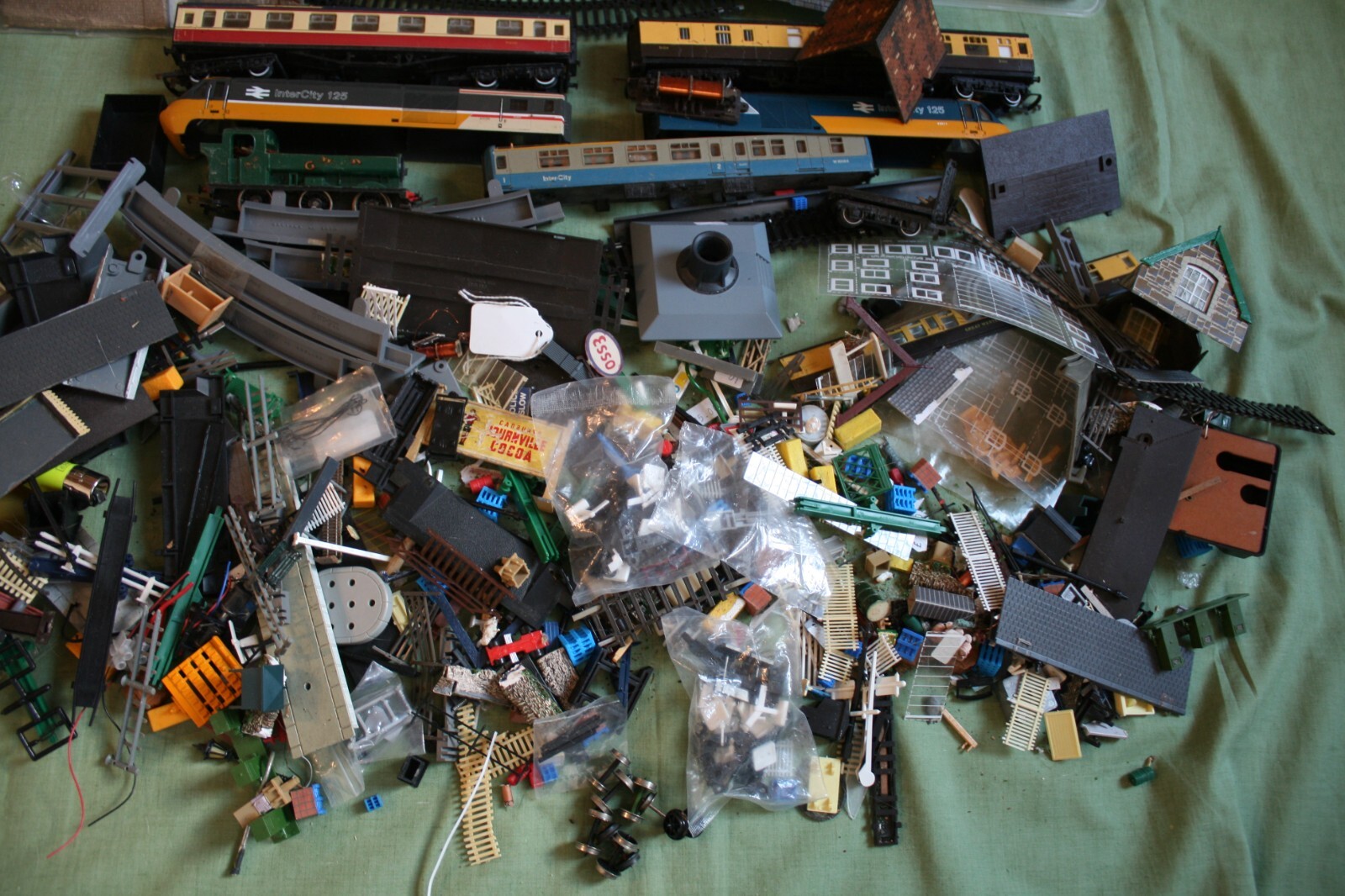 JOB LOT OF 00 GAUGE MODEL RAILWAY PARTS, SPARE/REPAIRS eBay