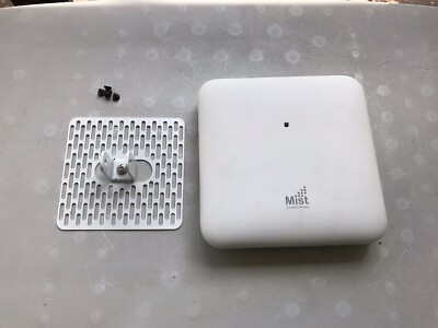 JUNIPER Networks AP 33US Wireless Acces Point. W/ Bracket. READ DESCRIPTION.