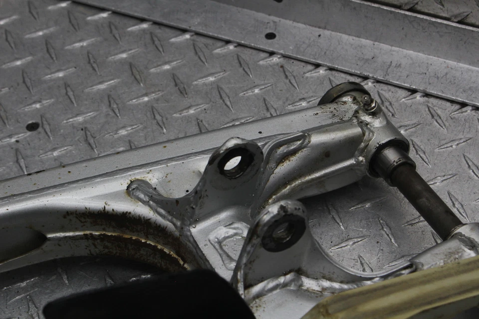 1991 YAMAHA XT350 SWINGARM SWING ARM COMPLETE - Image 4 of 4