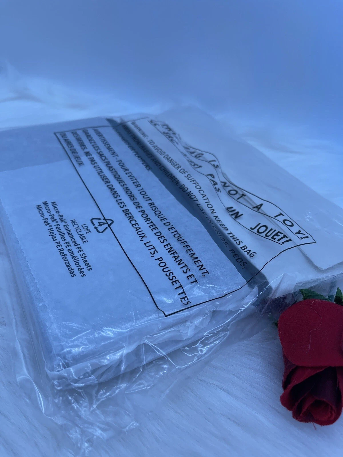 Portafoglio a tracolla nuovo con etichette originale Tory Burch McGraw logo in pelle ciottolata nell'Artico