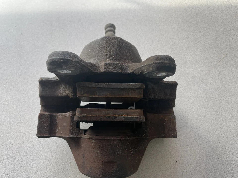 MERCEDES-BENZ E320 E430 W210 1996-2002 ~ PINZA DE FRENO TRASERA DERECHA ~ A0014203683 Foto 3 de 4