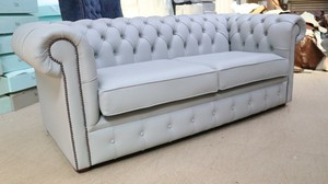 Détails Sur Chesterfield Tufted Boutonnée Canapé 3 Places Véritable Gris Clair En Cuir 2 Cushi Afficher Le Titre Dorigine