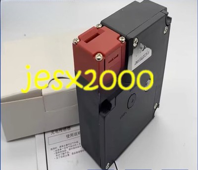 1PC NEW D4NL-4CFA-B Sensor  *tn