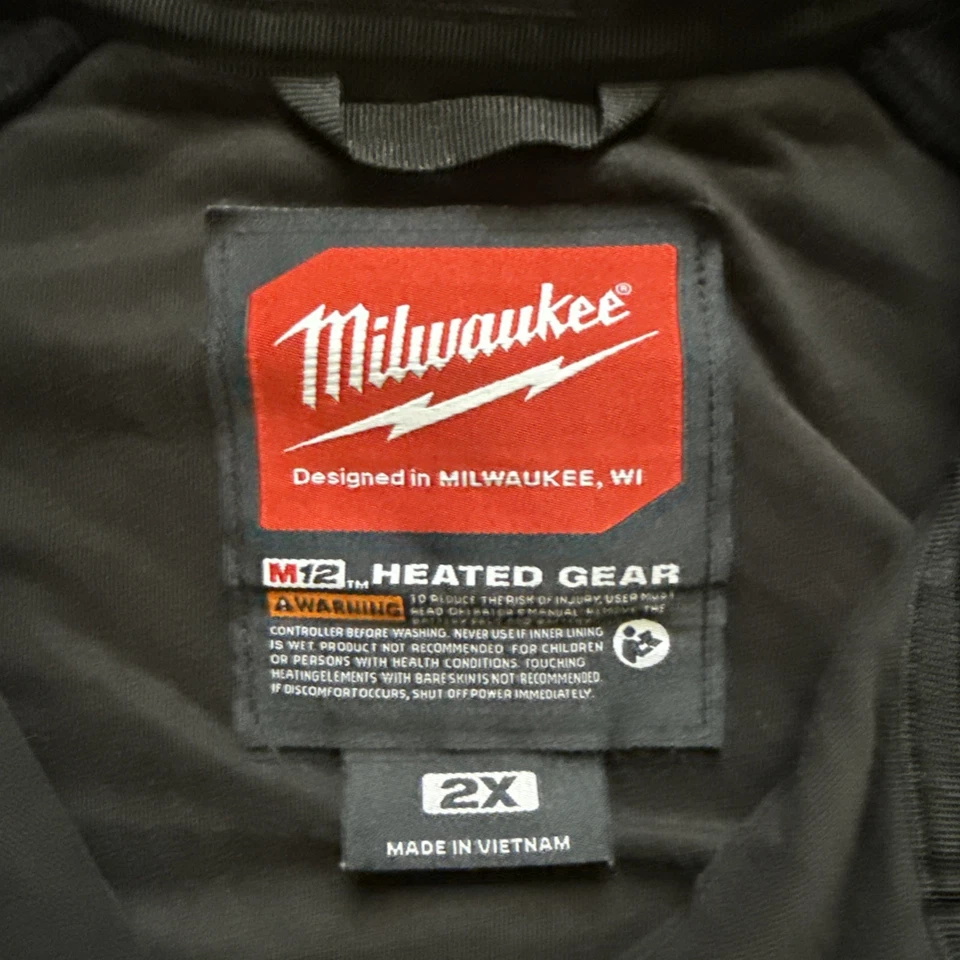 Milwaukee Heated Jacket Hoodie Kit w/ 2.0 Ah Battery & Charger Mens 2X 306B-212X - Image 3 of 4