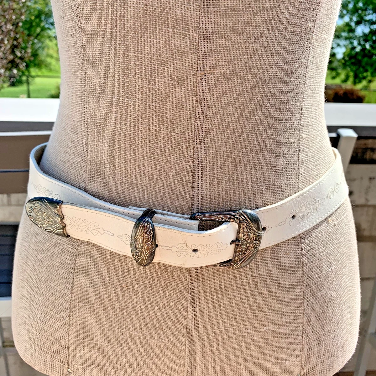Vintage 90s Western Boho White Leather Statement Belt Westerncore Rodeo Cowgirl Vintage Cracked Leather Belt: Country Western Cowgirl Style  main image 4