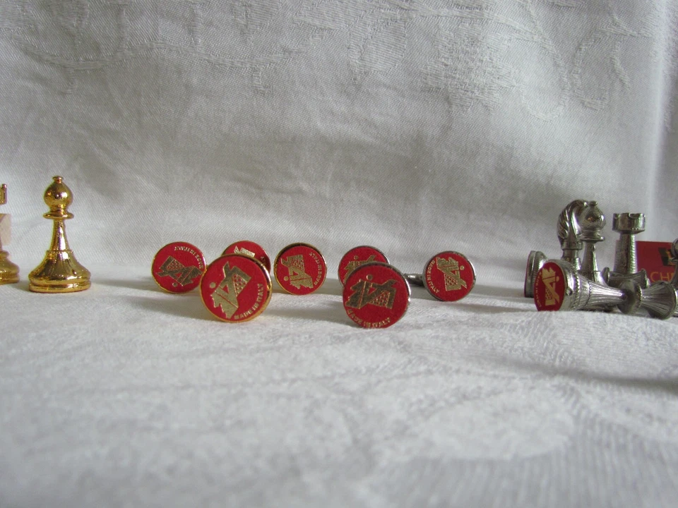 Tablero colgante de ajedrez recto chapado en oro/plateado piezas de aleación de latón Italia   Foto 4 de 4