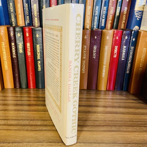 Cherry Creek Gothic Sandra Dallas Uni of Oklahoma Press 1971 1st Edition Signed - Foto 3 di 12