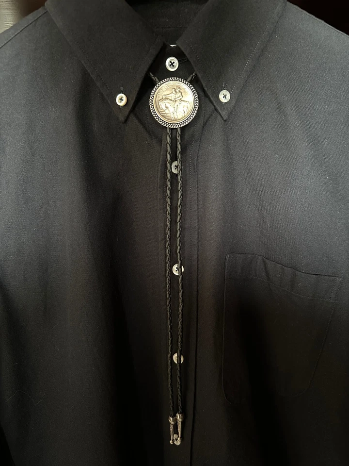 Corbata de cuero de vaquero occidental corbata bolo moneda chapada en plata de 50 centavos de Estados Unidos de 1925 Foto 3 de 4