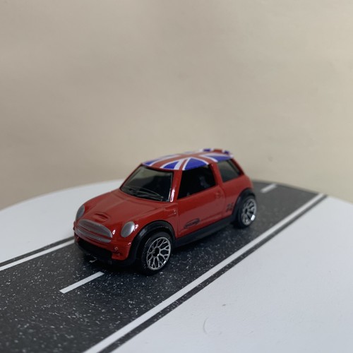 2004 Matchbox #75 Hero City Mini Cooper S Red w/British Union Jack Roof 1:55 NM - Picture 11 of 17