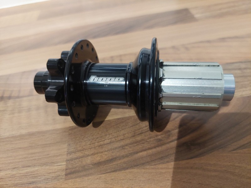 142mm x 12mm 32 hole Hope Pro4 rear hub, alloy Shimano HG freehub MTB wheel 