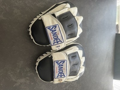 Sandee Curved Leder Focus Handschuhe Muay Thai
