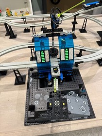 LEGO 6991 Space Unitron Monorail Transport Base. (Complete, but only 1 mini fig)
