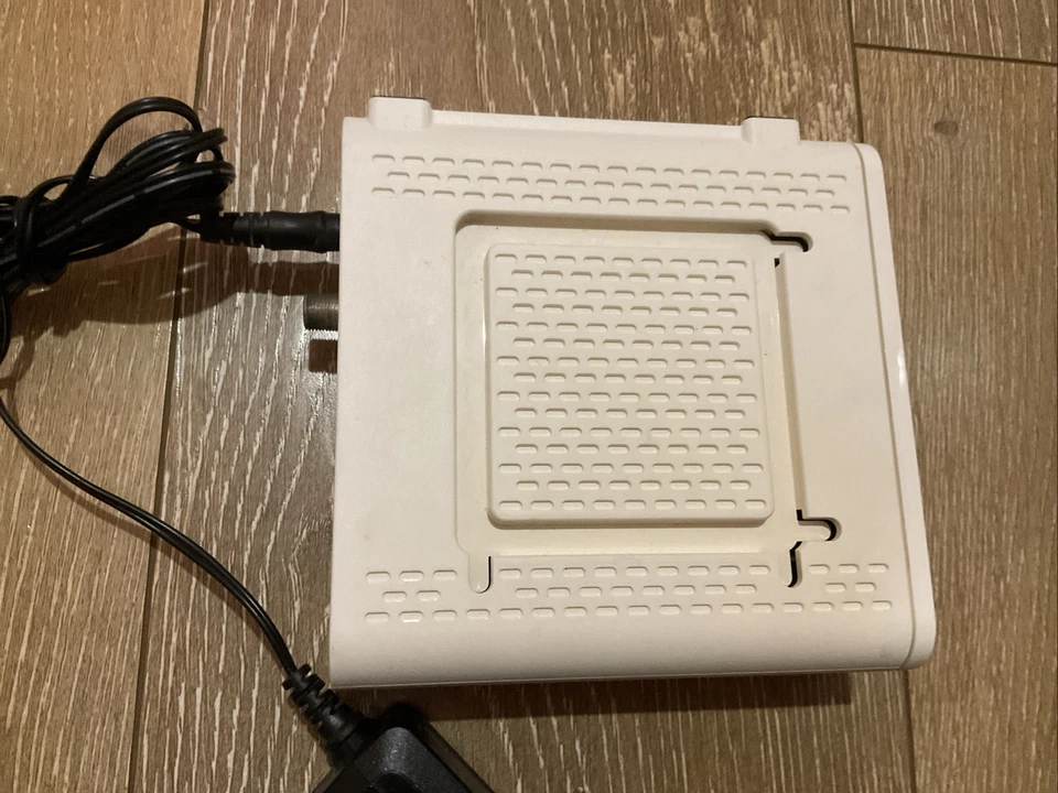 Arris Model SB6190 Surfboard Good Condition Not Tested In A S33 Box - Image 4 of 4