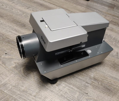 Rollei Type P 11 Slide Projector, Case, Extra Bulb Tested Working