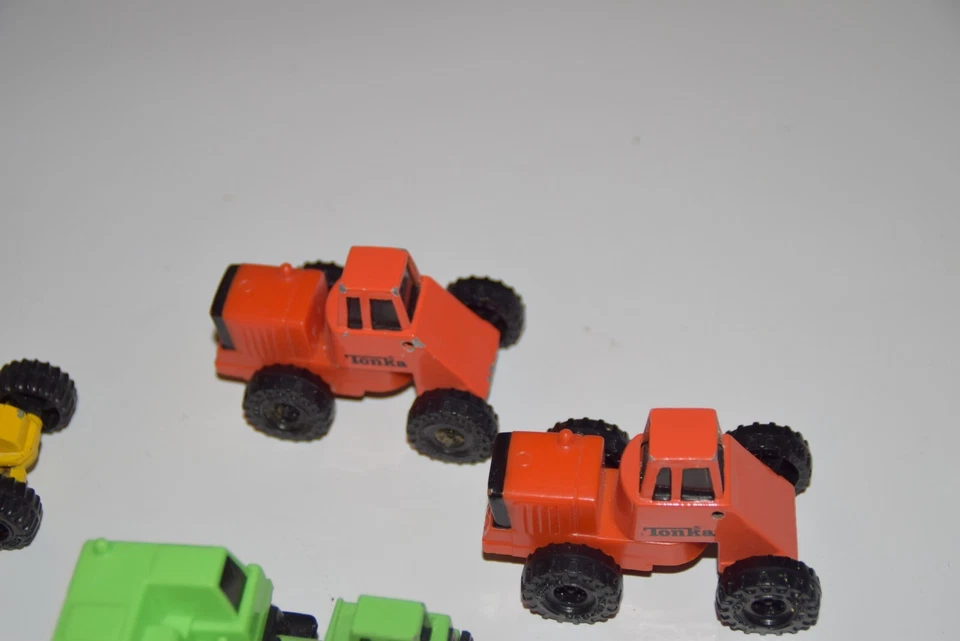 Vintage 90's Tonka Mini Lot Of 9 Construction Vehicles Metal / Plastic  - Image 4 of 4
