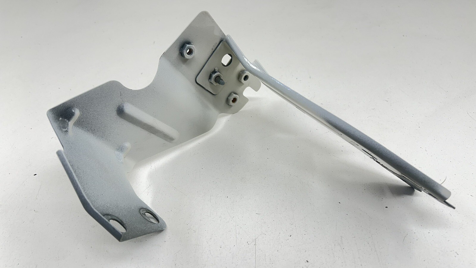 14-23 MASERATI GHIBLI PASSENGER RIGHT FRONT FENDER BRACKET SUPPORT MOUNT OEM