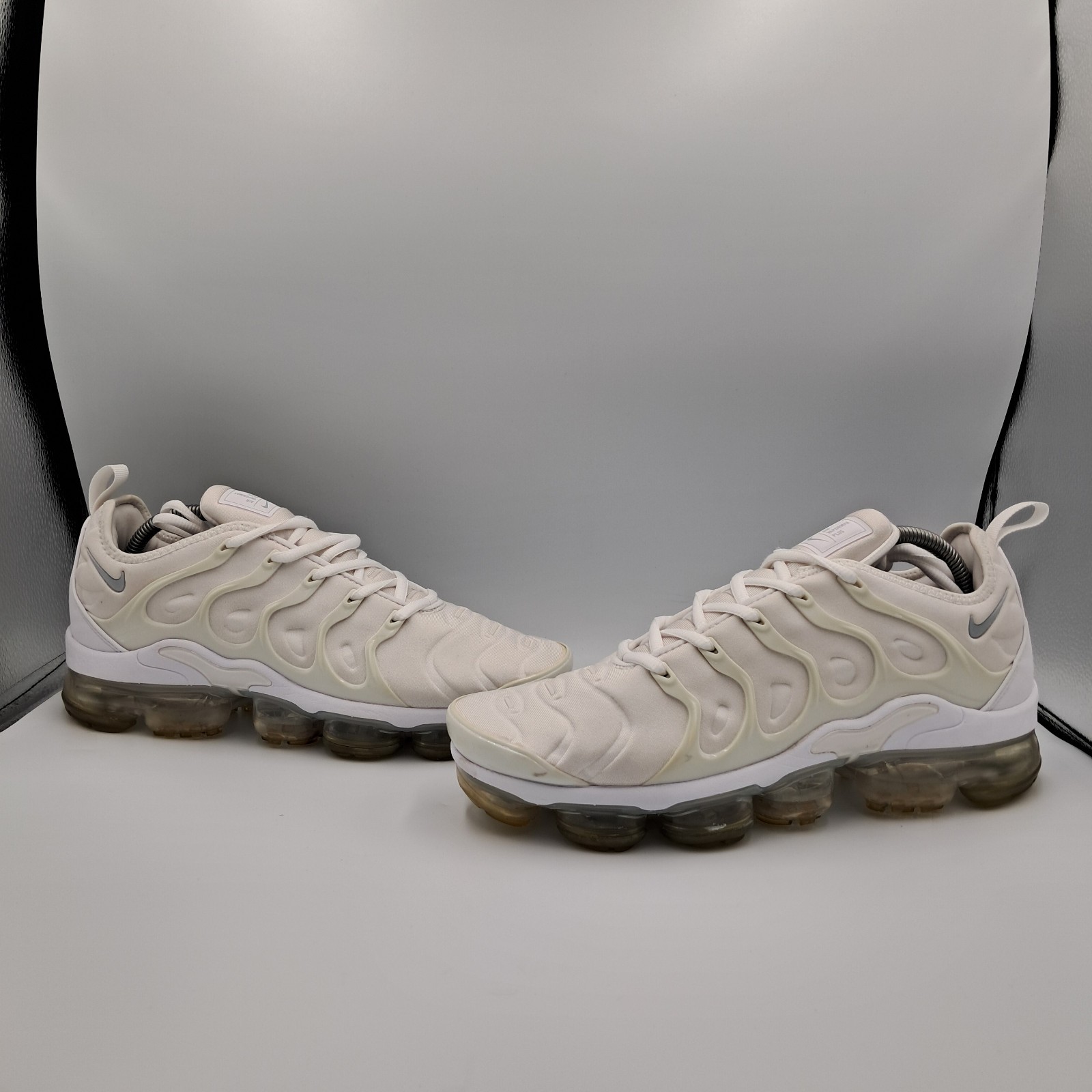 Size 9.5 - Nike Air Vapor Max Plus White - 924453-100