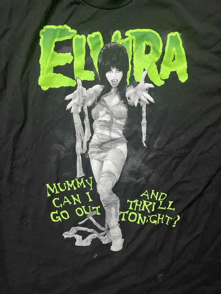 Camiseta de terror gótico Kreepsville Elvira Mistress of The Dark Mummy Thrill Tonight Foto 2 de 4