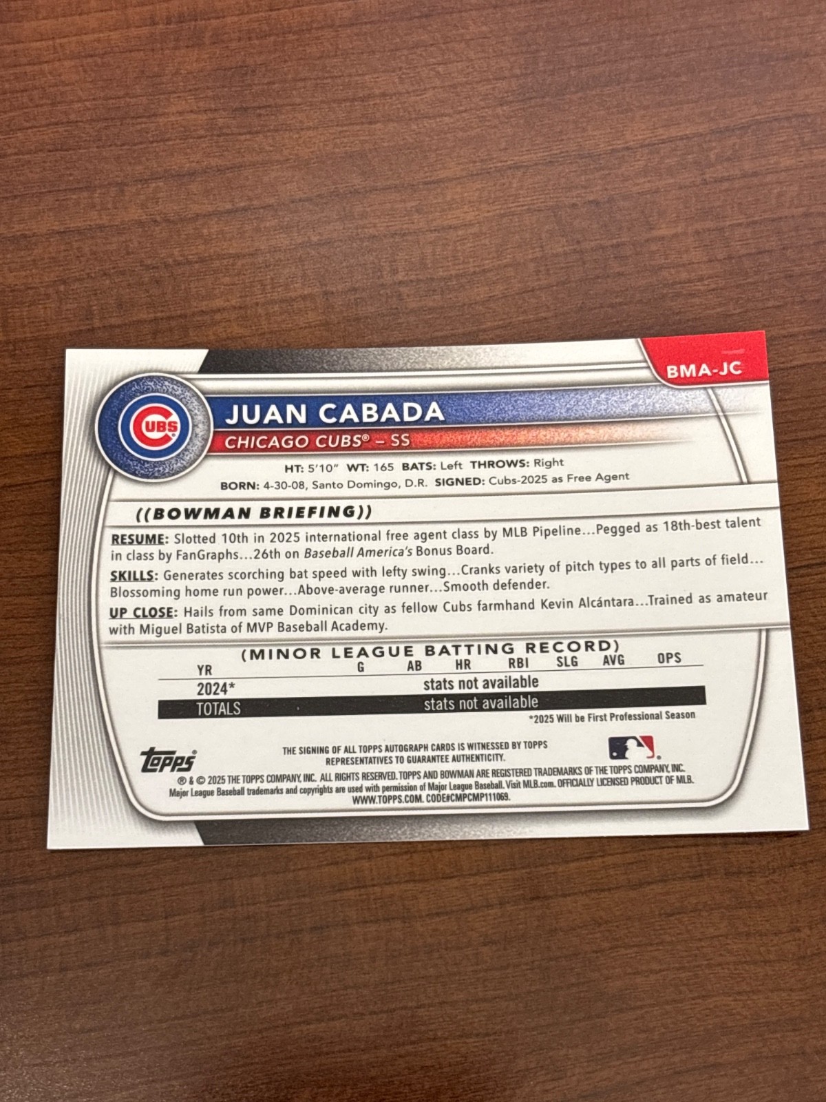 2025 Bowman Chrome Juan Cabada PURPLE MOJO REFRACTOR AUTO /199 RC ROOKIE CUBS view 2