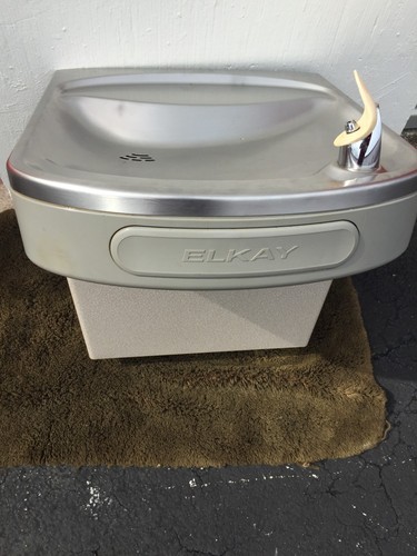 drinking fountain with seperate chilled taste/odor spout with thermostat
