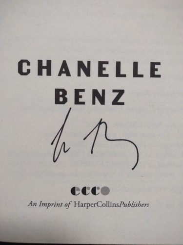 GONE DEAD A Novel Chanelle Benz SIGNED By Author First Edition Hardcover Book  - Foto 3 di 23