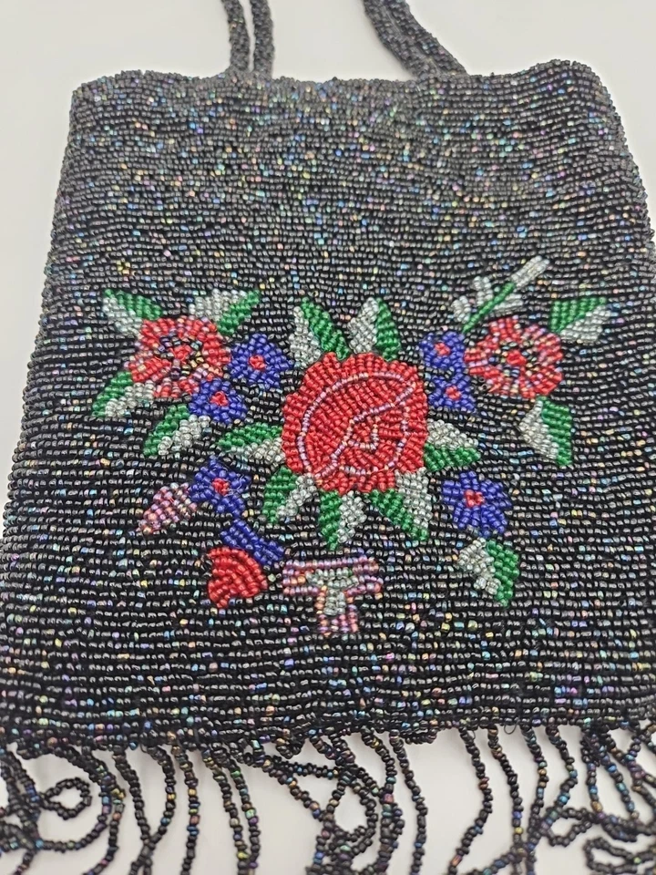 Lindo Bolso de Mano Pequeño Negro con Cuentas Cartera con Diseño Floral y Flecos con Cuentas 8"x7" Foto 2 de 4