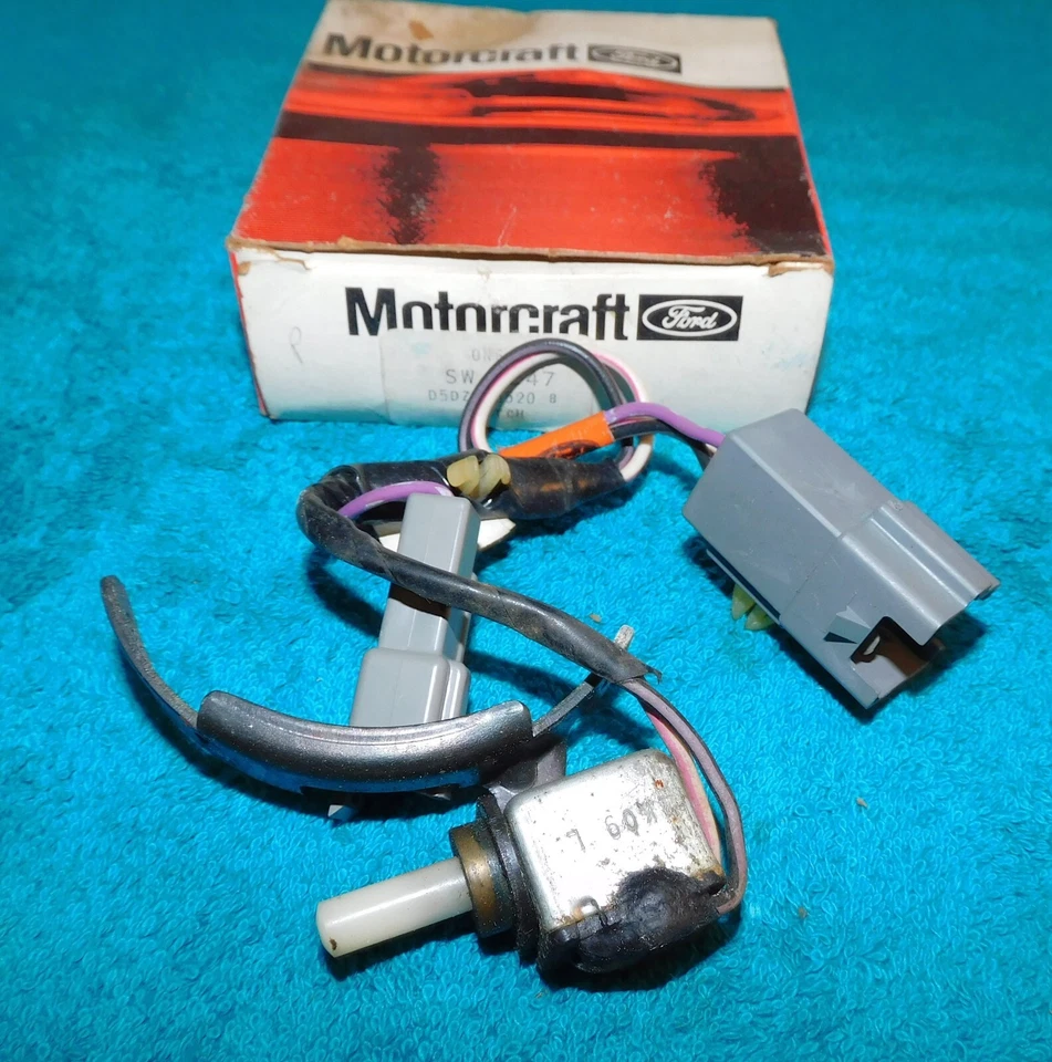 Ford Granada Mercury Monarch 1975 nuevo en stock 4 velocidades M/T interruptor de lámpara de respaldo columna Sft Foto 4 de 4