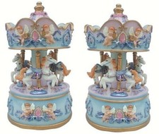 GIOSTRA con CARILLON MECCANICO CAVALLI e ANGELI Cm.13H RESINA PORCELLANATA 32074