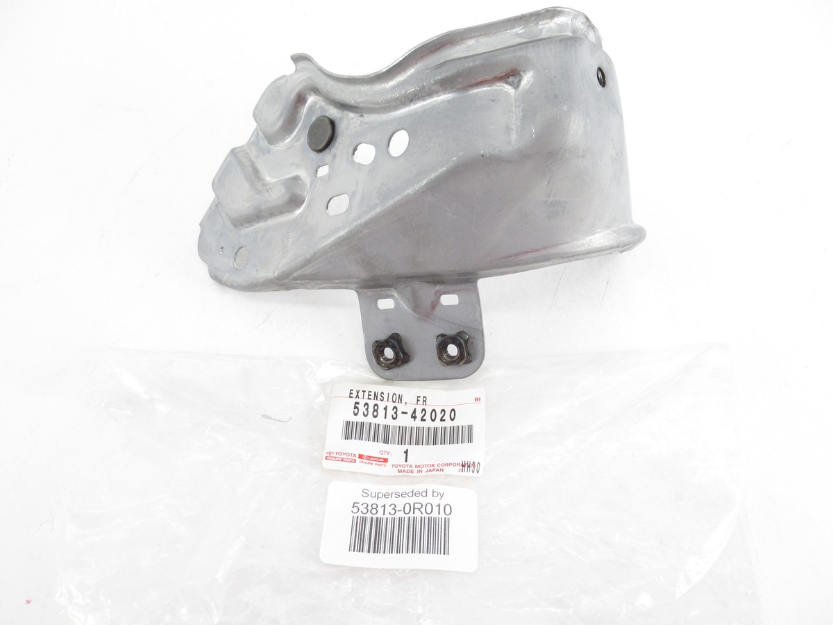 Genuine OEM Toyota 53813-0R010 Passenger Front Fender Extension