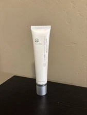 Nuskin Ageloc Radiant Day SPF 22 (anti-aging and sun protection)